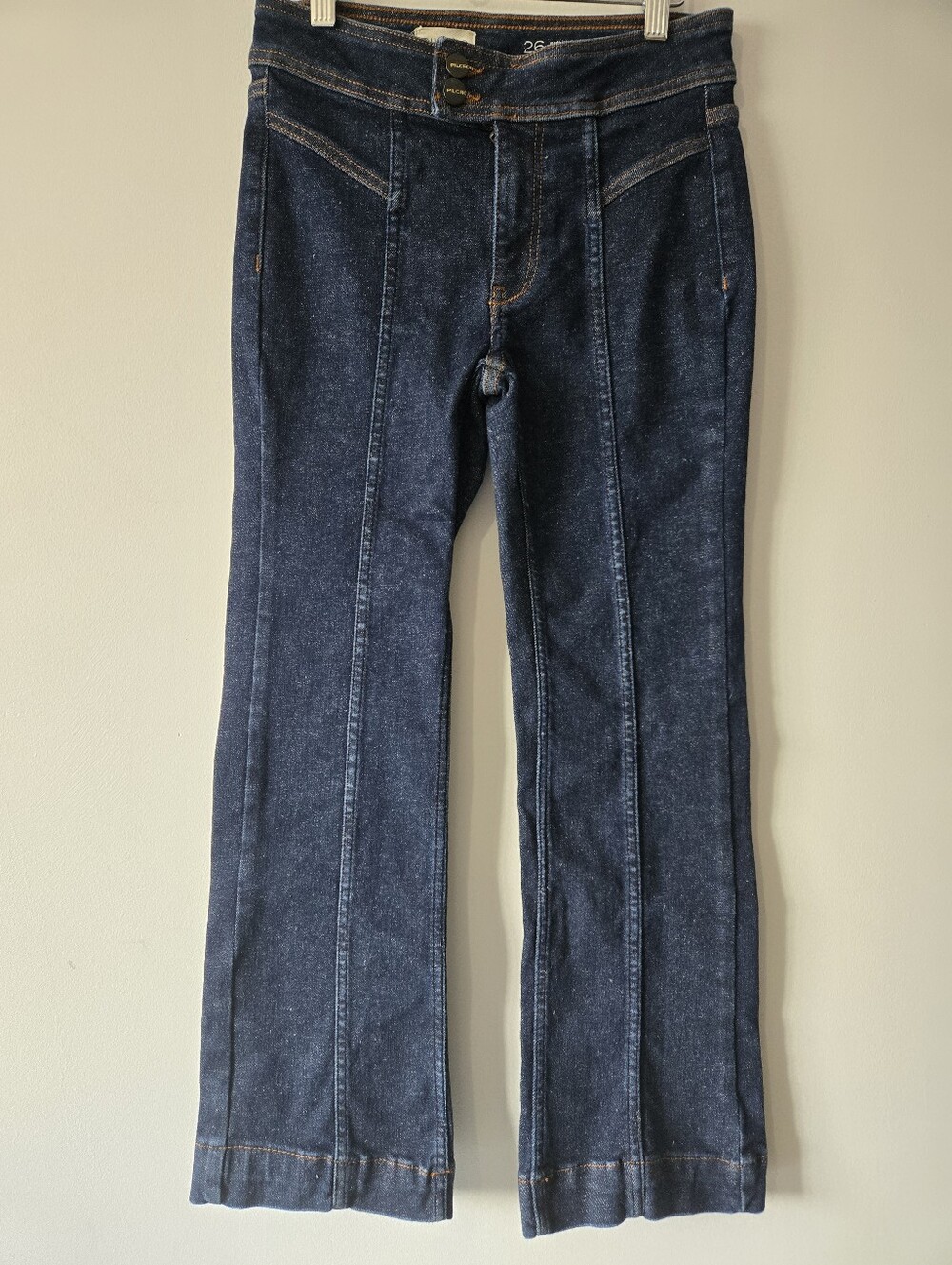 PILCRO The Nyhavn Mid-Rise Cropped Flare-Leg Jeans. Size 26